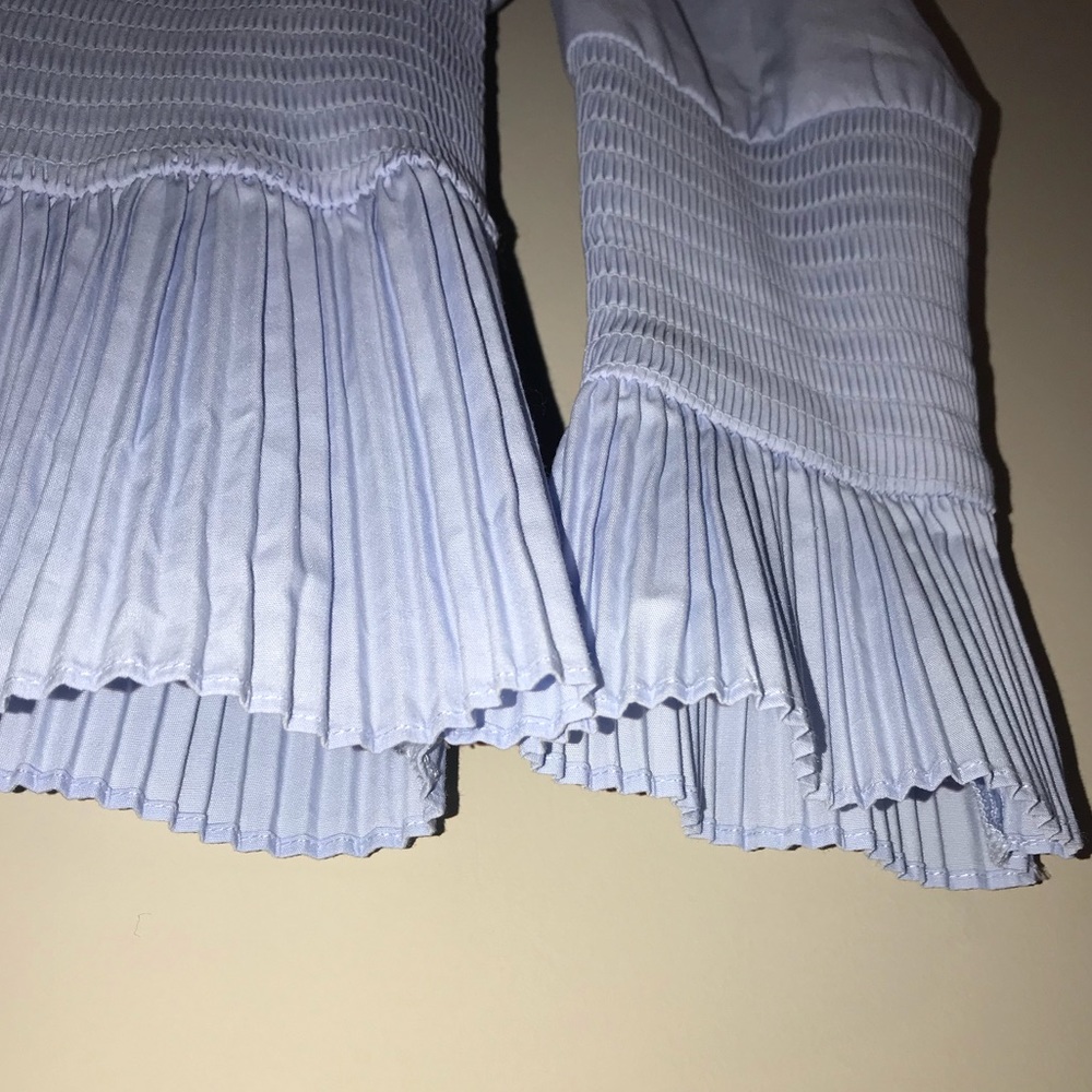 Light blue top - Picture 2 of 3